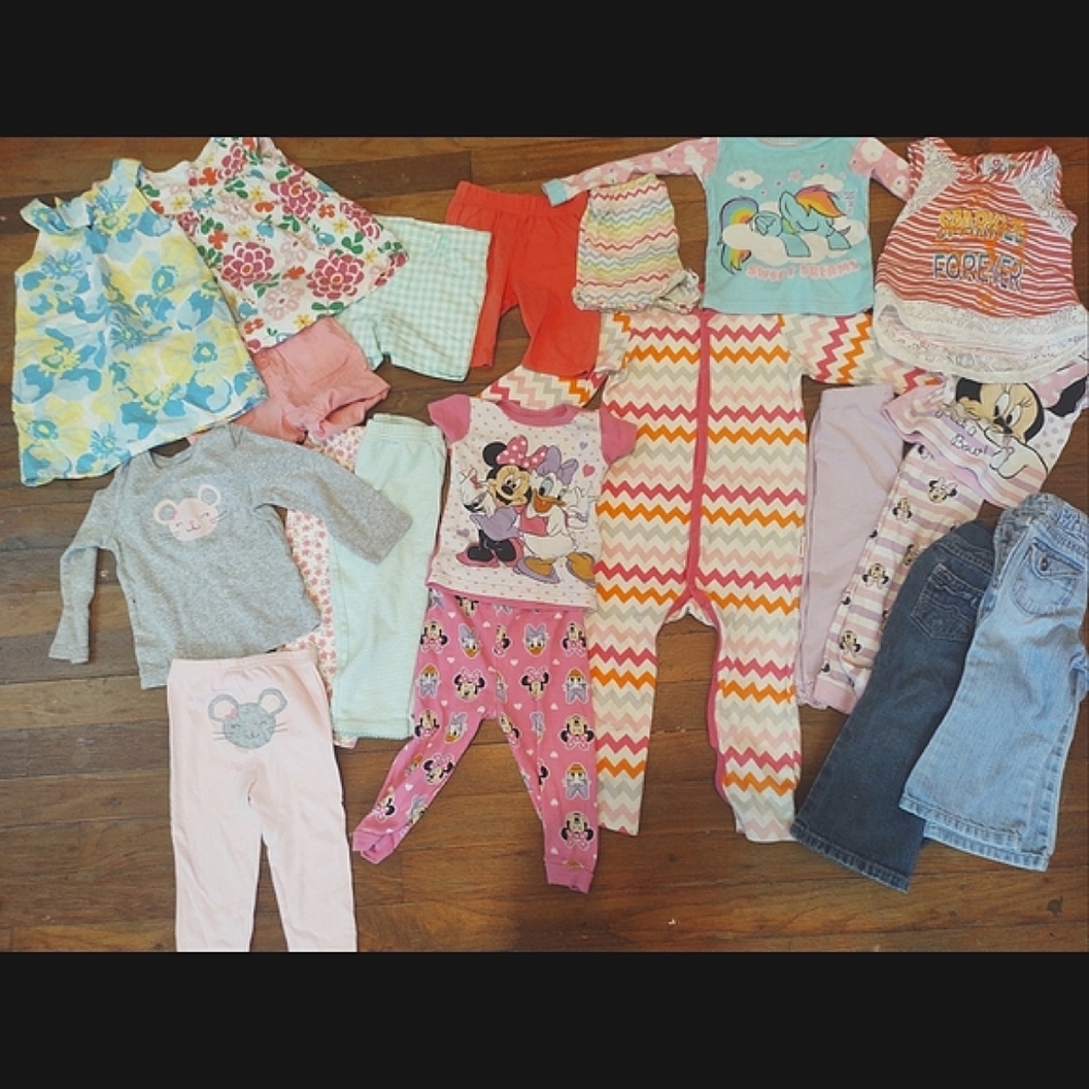 Lot of 18 month baby girl clothes.